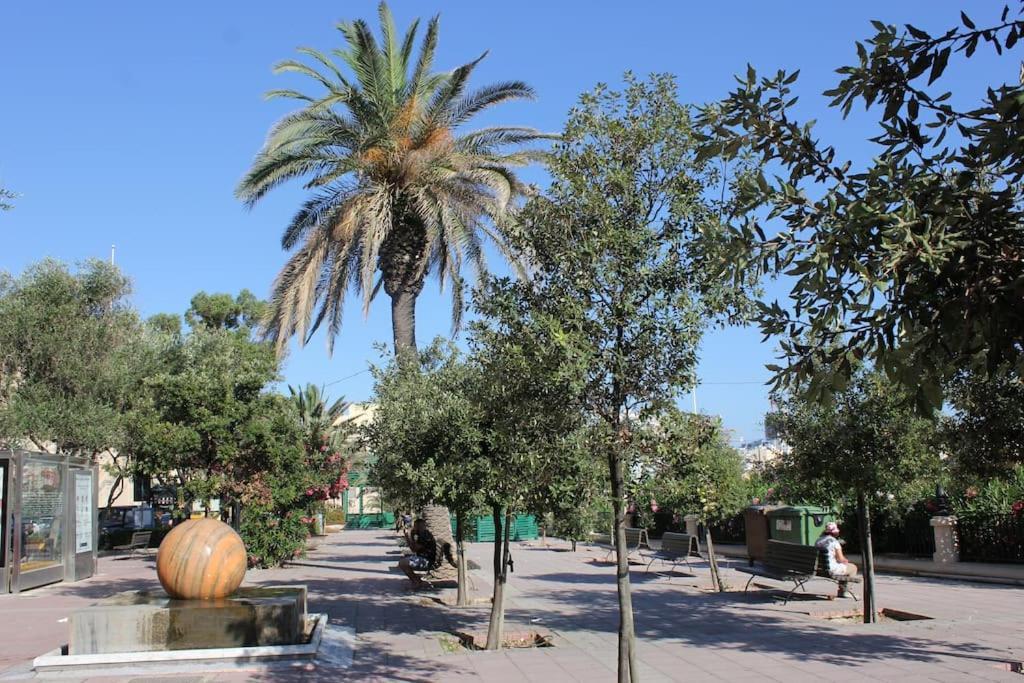 Sunny 2 Bedroom, 2 Bathrooms, Seaside Apt. Sliema Exterior foto