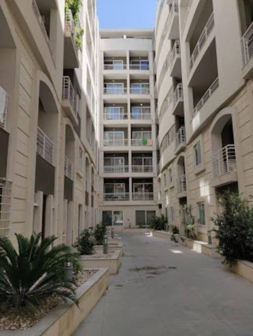 Sunny 2 Bedroom, 2 Bathrooms, Seaside Apt. Sliema Exterior foto