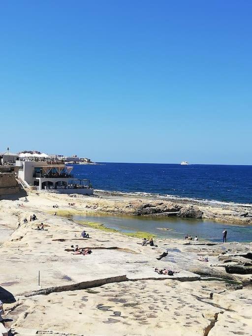 Sunny 2 Bedroom, 2 Bathrooms, Seaside Apt. Sliema Exterior foto
