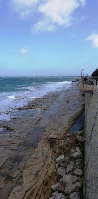 Sunny 2 Bedroom, 2 Bathrooms, Seaside Apt. Sliema Exterior foto